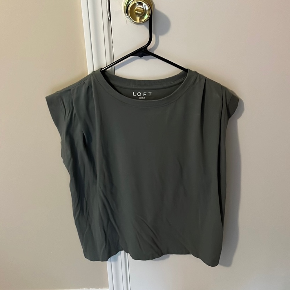 Muscle Shirt - Women’s Medium Petite